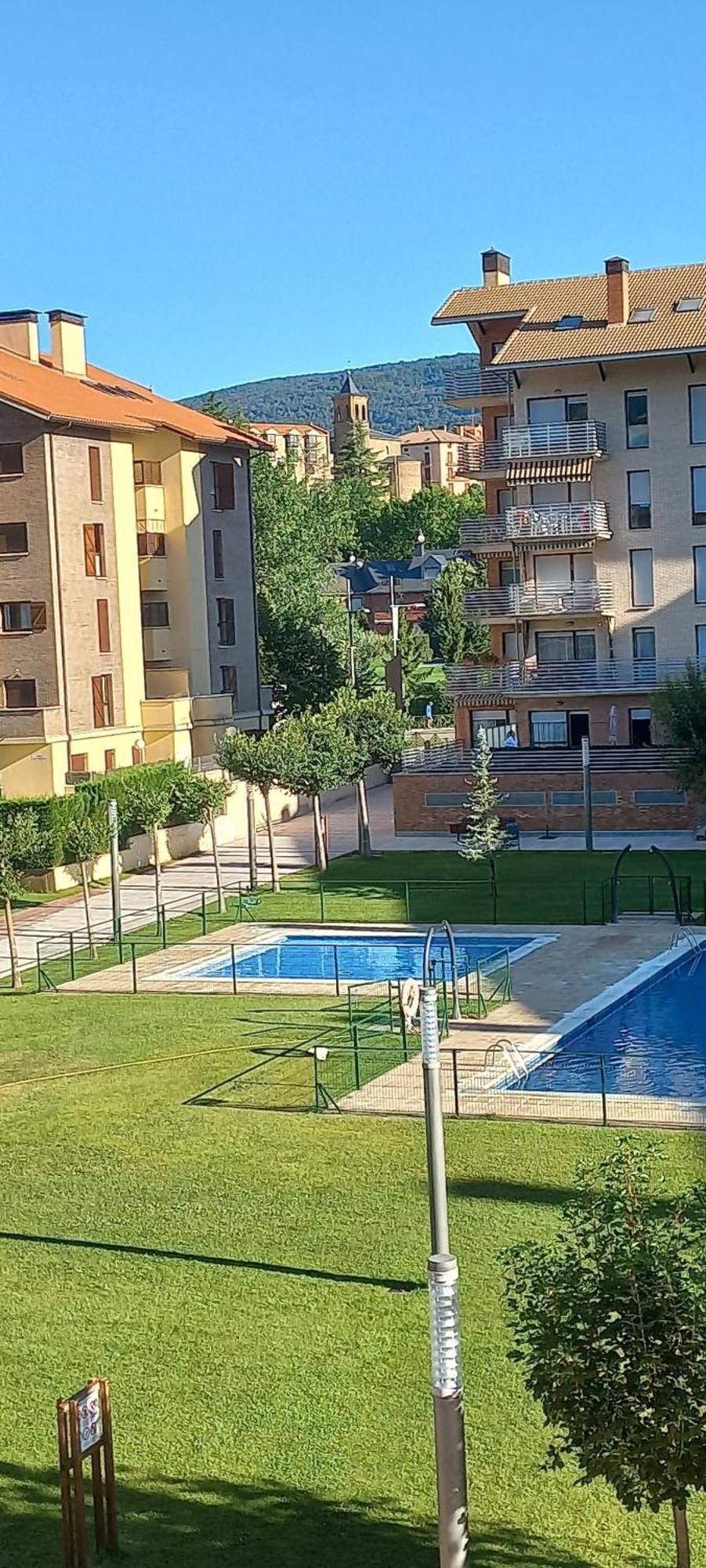 Pilartxo Jaca Apartment Bagian luar foto